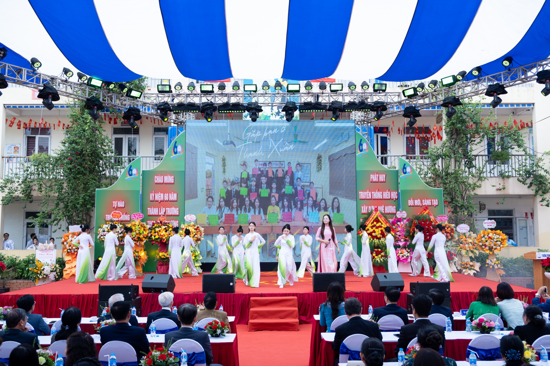 Tổ chức sự kiện