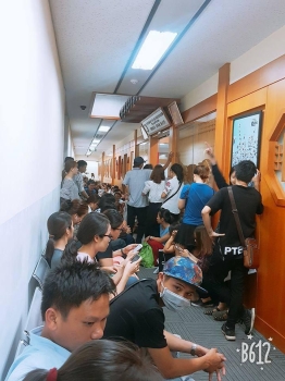 Tại sao phải chen chân đợi phỏng vấn tại đại sứ quán Hàn Quốc trong khi có thể thảnh thơi chờ kết quả?